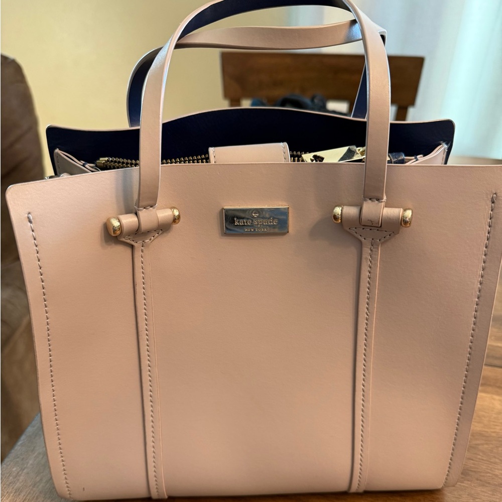 kate spade Pale Pink Shoulder Bag with Navy Trim - Picture 4 of 8
